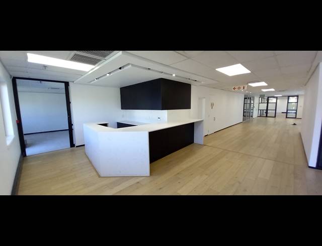 1,013M² OFFICE TO LET IN BRYANSTON